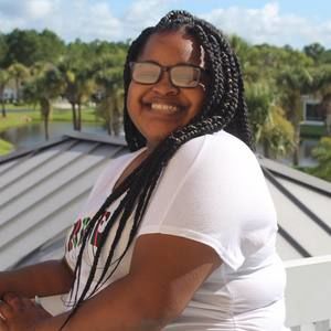 Meet your Posher, Ken'nia